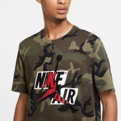 Jordan Jumpman Classics Ανδρική Κοντομάνικη Μπλούζα MEDIUM OLIVE/CAMO PRINT/GYM RED -Lifestyle Ρούχα Εκπτώσεις jordan m j jm clscs camo aop ss crew 2