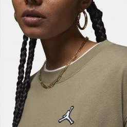 Jordan Essentials Γυναικείο T-Shirt MATTE OLIVE/WHITE -Lifestyle Ρούχα Εκπτώσεις jordan w j essen tee core 22 3