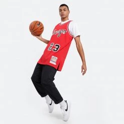 Mitchell & Ness Authentic Chicago Bulls Michael Jordan1984-85 Jersey RED -Lifestyle Ρούχα Εκπτώσεις mitchell ness authentic jersey 84 chicago bull 5