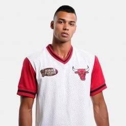 Mitchell & Ness Fashion Mesh V-Neck Chicago Bulls Ανδρικό T-shirt WHITE -Lifestyle Ρούχα Εκπτώσεις mitchell ness fashion mesh v neck chicago bulls 2