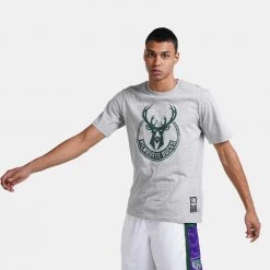 NBA By The Numbers Antetokounmpo Giannis Milwaukee Bucks Ανδρικό T-Shirt MULTI -Lifestyle Ρούχα Εκπτώσεις nba branded by the numbers ss teeantetokounmpo gi 2