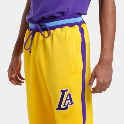 Nike Los Angeles Lakers Showtime Ανδρικό Παντελόνι Φόρμας AMARILLO/FIELD PURPLE/COAST/FIELD PURPLE -Lifestyle Ρούχα Εκπτώσεις nike lal m nk df shwtm pnt mmt 5