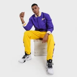 Nike Los Angeles Lakers Showtime Ανδρικό Παντελόνι Φόρμας AMARILLO/FIELD PURPLE/COAST/FIELD PURPLE -Lifestyle Ρούχα Εκπτώσεις nike lal m nk df shwtm pnt mmt 8