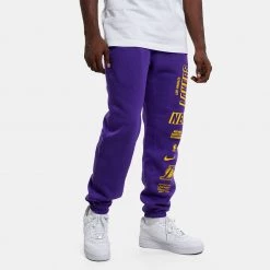 Nike NBA Los Angeles Lakers Courtside Fleece Ανδρικό Παντελόνι Φόρμας FIELD PURPLE -Lifestyle Ρούχα Εκπτώσεις nike lal m nk flc pant cts 2