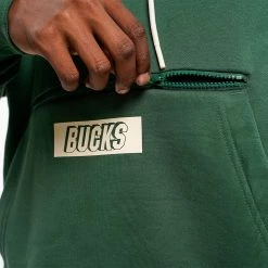 Nike NBA Milwaukee Bucks Courtside Fleece Ανδρική Μπλούζα με Κουκούλα FIR -Lifestyle Ρούχα Εκπτώσεις nike mil m nk flc po cts 3