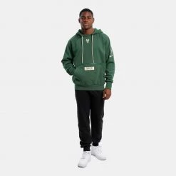 Nike NBA Milwaukee Bucks Courtside Fleece Ανδρική Μπλούζα με Κουκούλα FIR -Lifestyle Ρούχα Εκπτώσεις nike mil m nk flc po cts 4