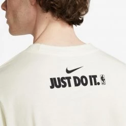 Nike Max90 NBA Team 31 Courtside Ανδρικό T-Shirt SAIL -Lifestyle Ρούχα Εκπτώσεις nike nba m nk cts max90 vault tee 2